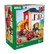 BRIO World 33833 Große Feuerwehr Station - Feuerwache mit Feuerwehr-Einsatzfahrzeug und Feuerwehrmann - Kleinkindspielzeug empfohlen ab 3 Jahren